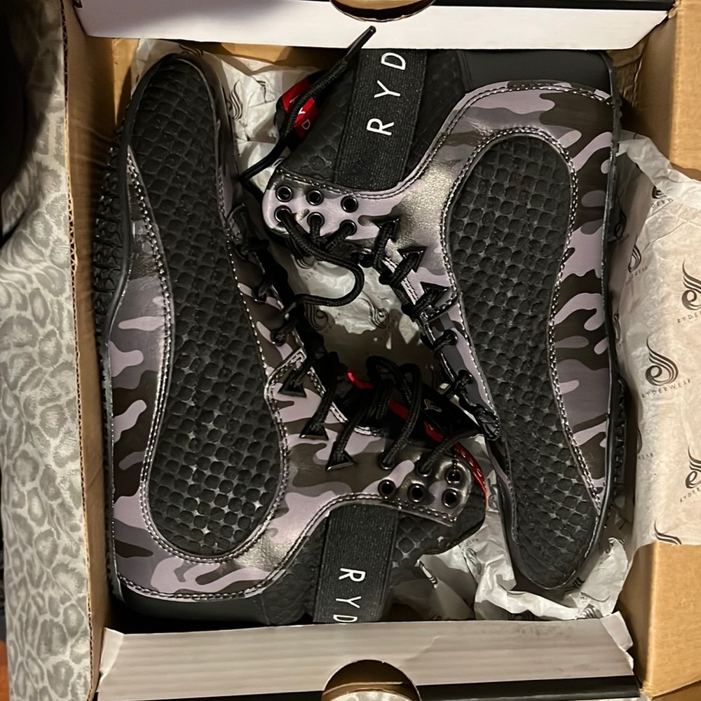 Men’s Ryderwear lifting shoes size 7